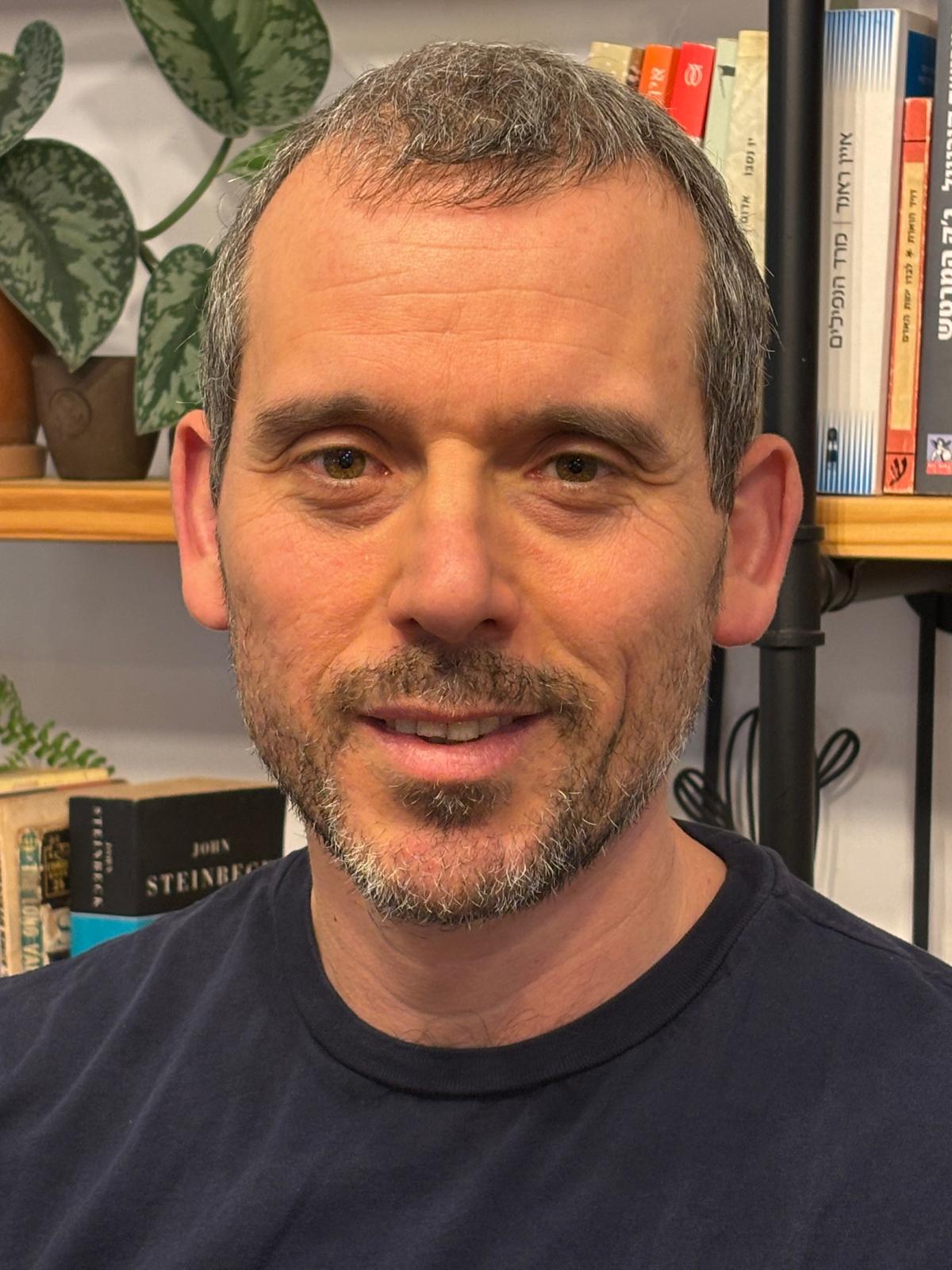 ד״ר יונתן קושניר - פסיכולוג קליני מומחה לטיפול בנדודי שינה ואינסומניה CBT-I